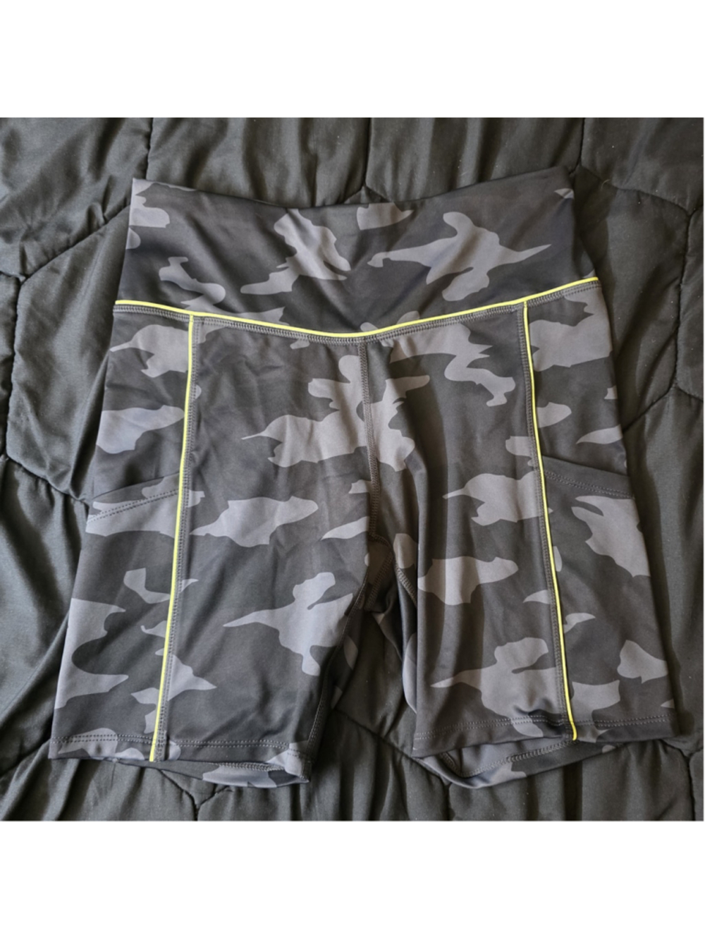 Women's Layer 8 Bike Shorts Size L Black Camo with Neon Accents